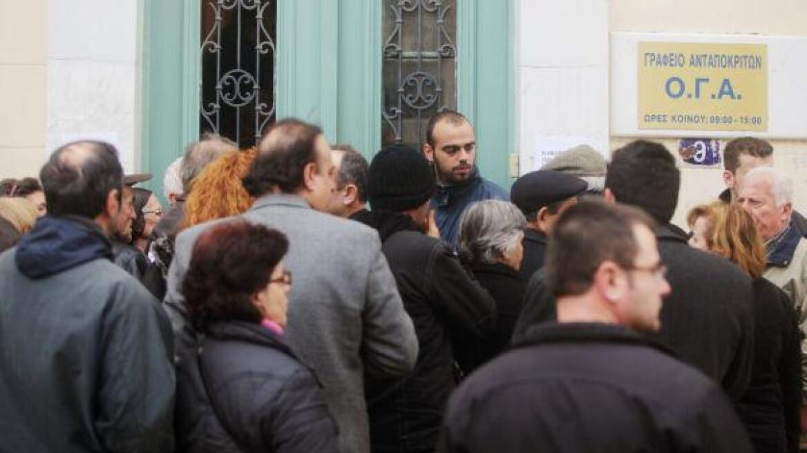 Σήμερα η σύνταξη και το δώρο στους δικαιούχους του ΟΓΑ