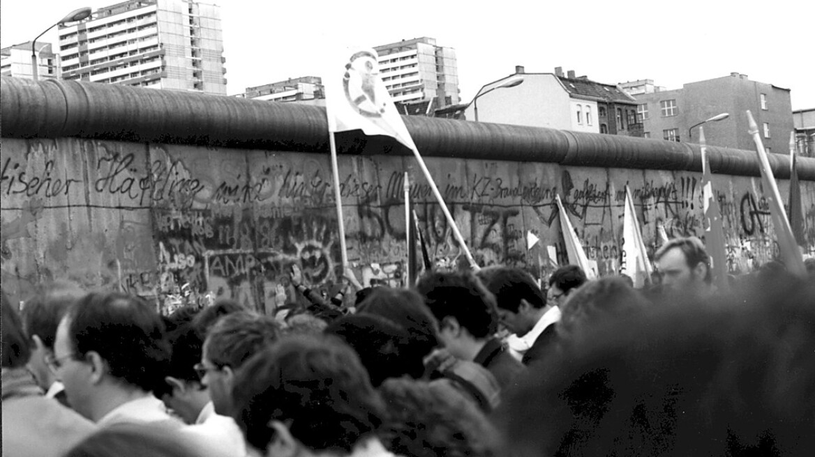 Οι Ανατολικογερμανοί δεν... χωνεύουν τους Δυτικογερμανούς