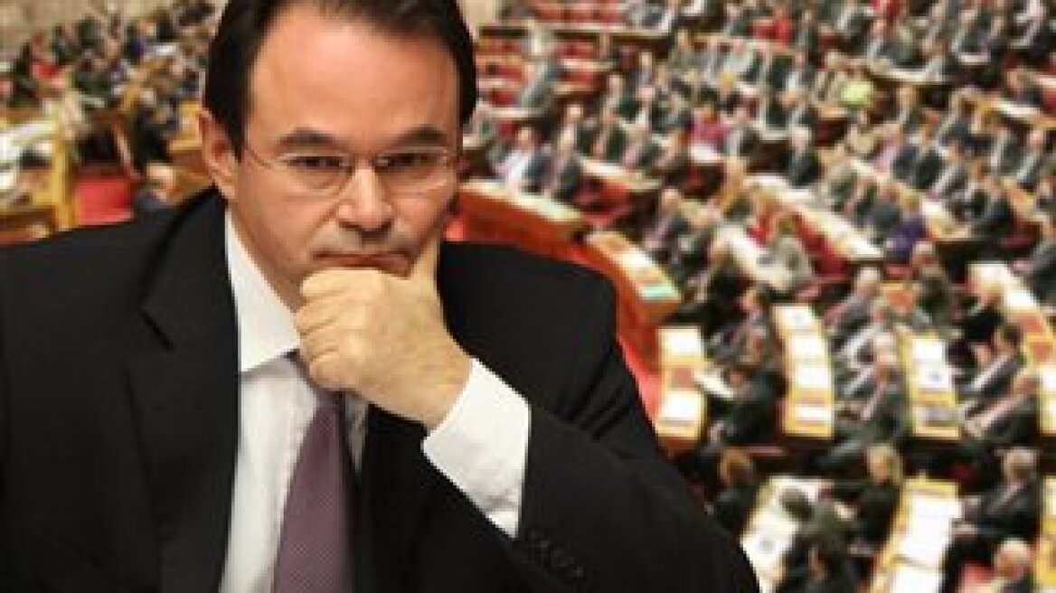 Government and opposition agree on Papakonstantinou’s liability