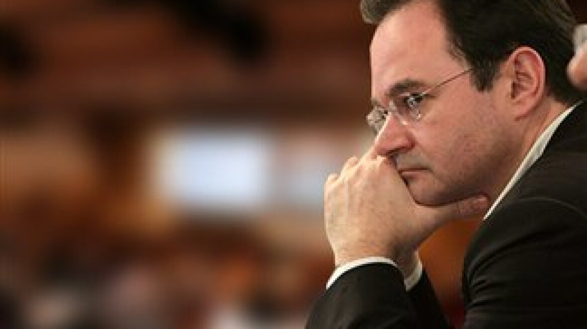 Two of Papaconstantinou’s associates testify to the economic prosecutor