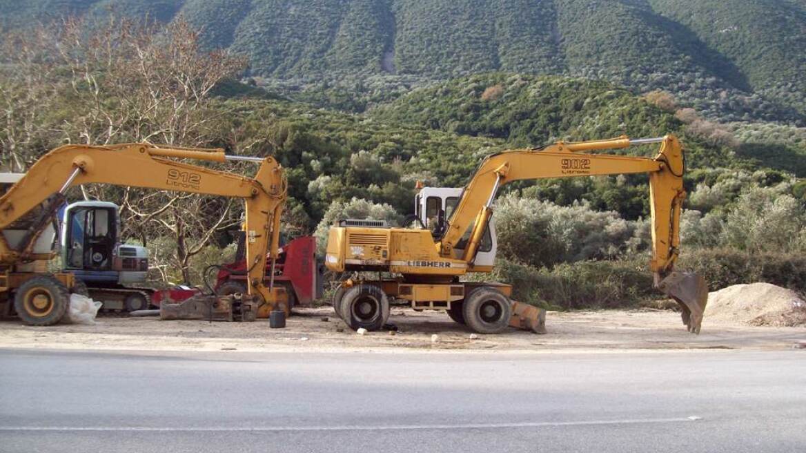 Διέλυσαν ολόκληρο μηχάνημα σε εργοτάξιο!