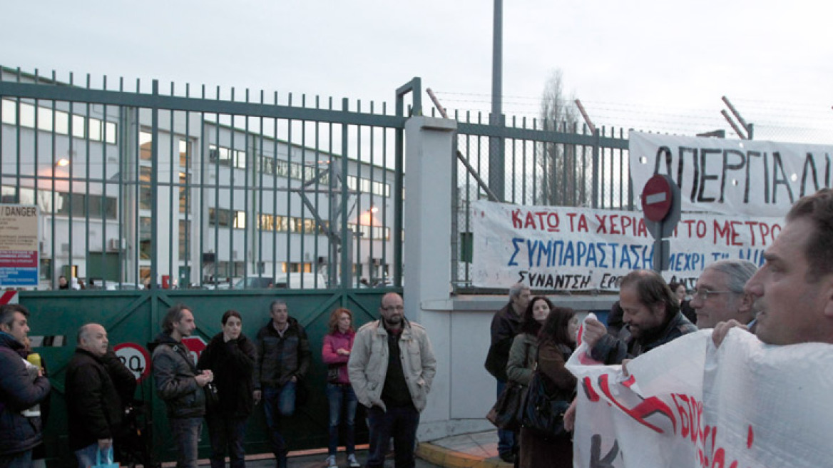 Θυροκολλούν τα φύλλα πορείας στα σπίτια των απεργών