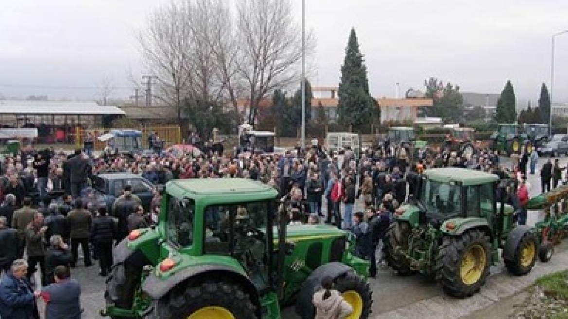 Ελεύθεροι οι έντεκα συλληφθέντες στα διόδια του Αιγινίου