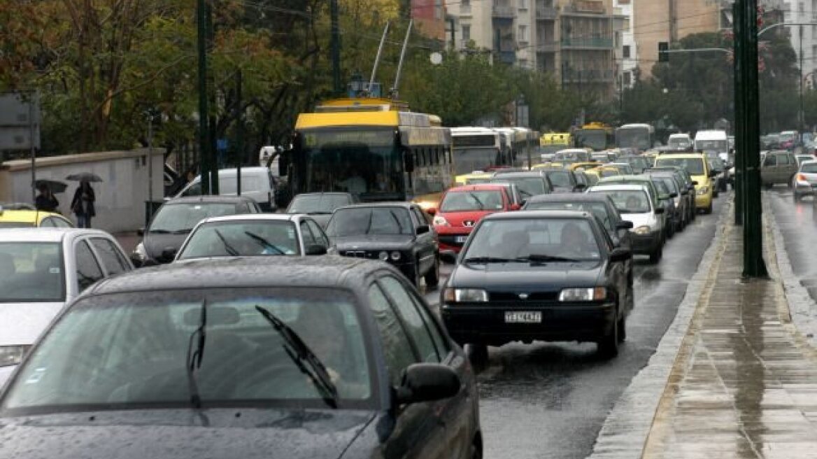 Κυκλοφοριακό μποτιλιάρισμα στους δρόμους της Αθήνας 