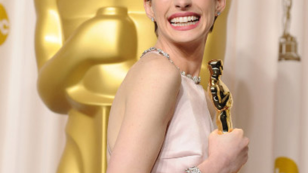 Γιατί η Anne Hathaway ζήτησε «συγγνώμη» απο τον Valentino; 