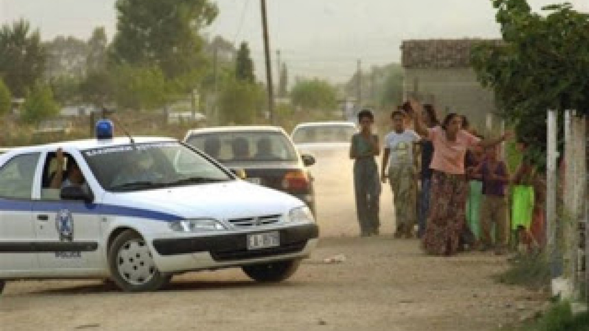 Τσιγγάνος δάγκωσε το αυτί αστυνομικού στο Αγρίνιο!