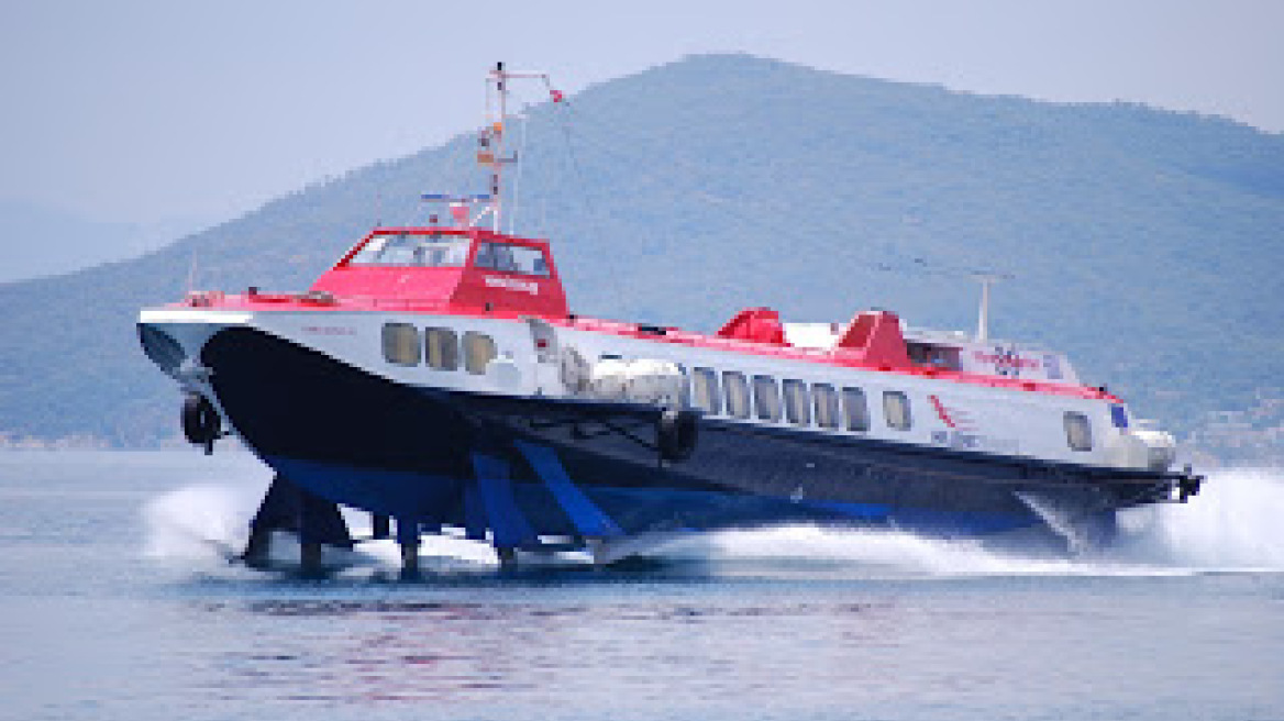 Ταλαιπωρία για 16 επιβάτες flying dolphin στο λιμάνι της Ύδρας