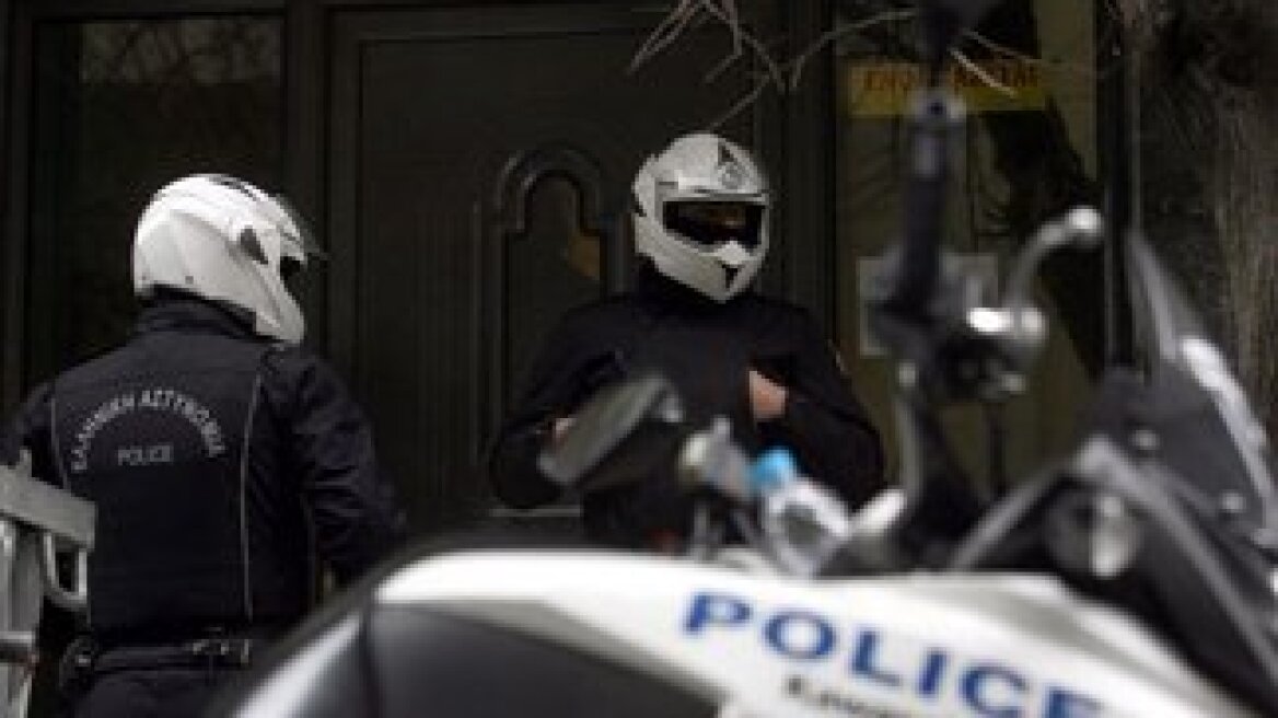 Kalasnikovs and hand grenades in Exarchia