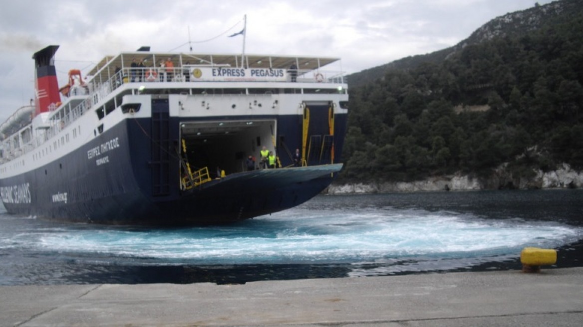 Πρόσκρουση πλοίου στο λιμάνι της Σκοπέλου