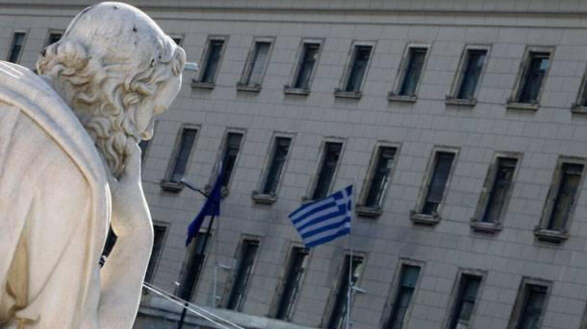 «Μούδιασε» η Αθήνα από το κούρεμα στις καταθέσεις