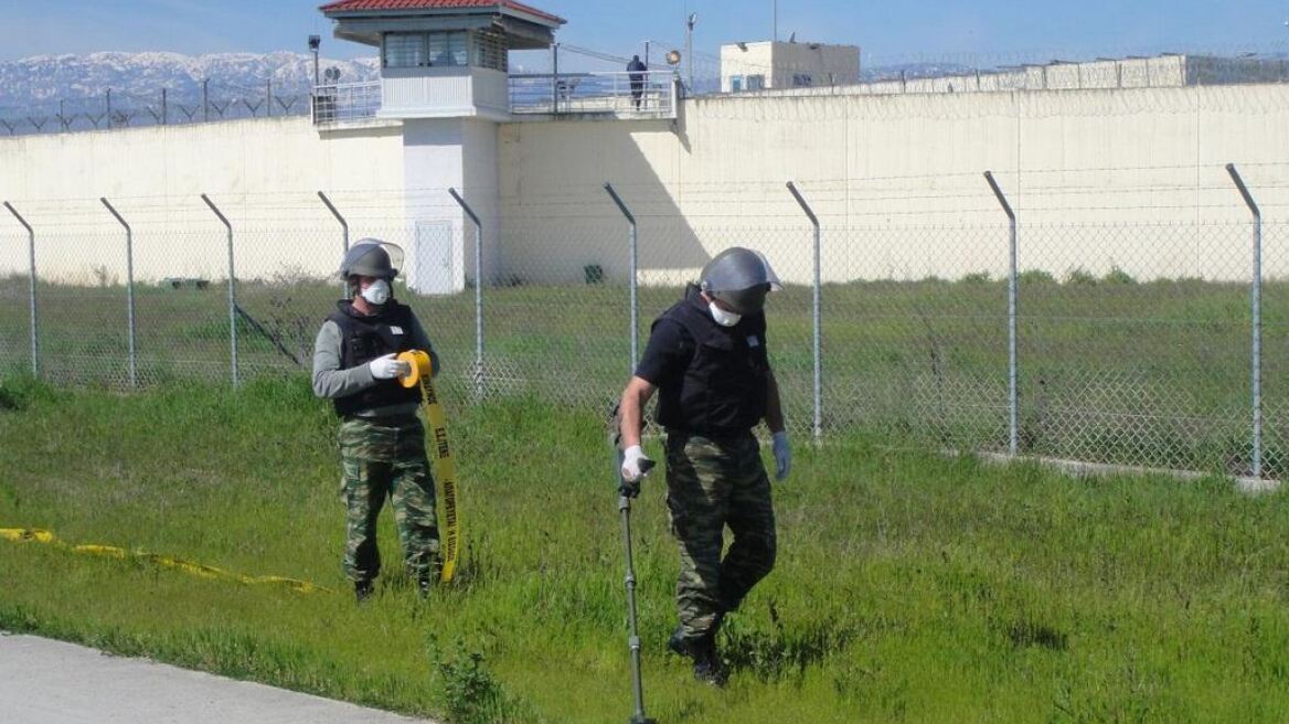 Τι ψάχνουν οι ναρκαλιευτές στις φυλακές Τρικάλων