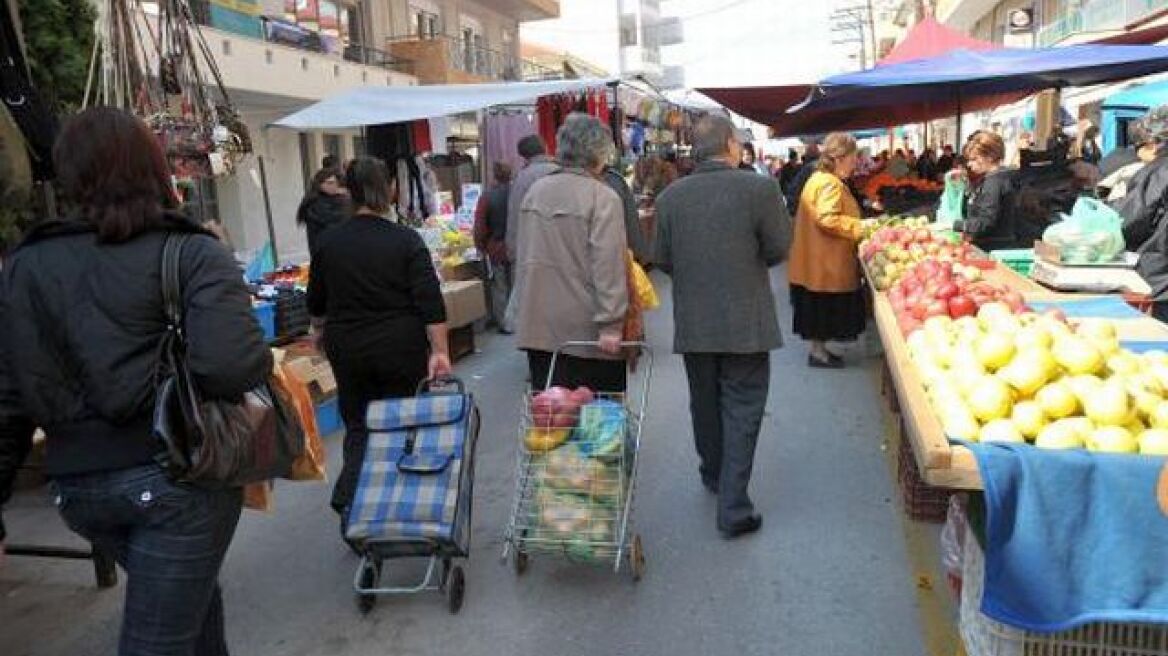 Αλλοδαπός ψώνιζε με πλαστά χαρτονομίσματα από την ίδια πωλήτρια στη λαϊκή