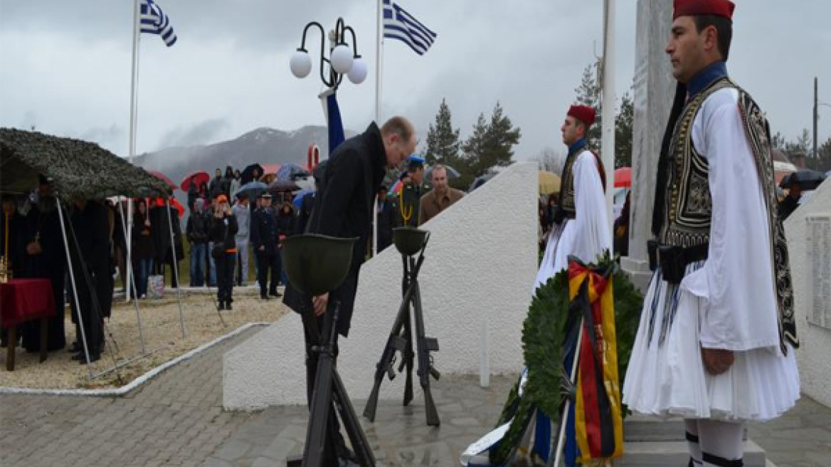 Υποκλίθηκε στους νεκρούς των Οχυρών, ο Γερμανός Πρόξενος στην Θεσσαλονίκη