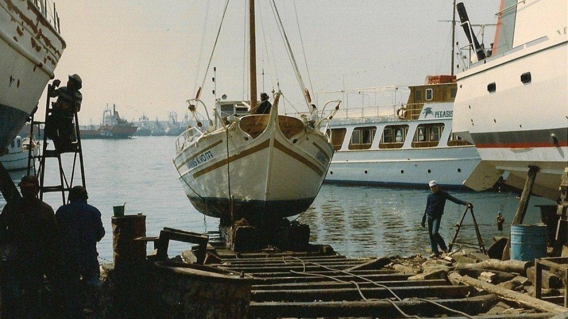 Τέλη ελλιμενισμού για «διατηρητέο» σκάφος, ζητάει ο δήμος Γλυφάδας 