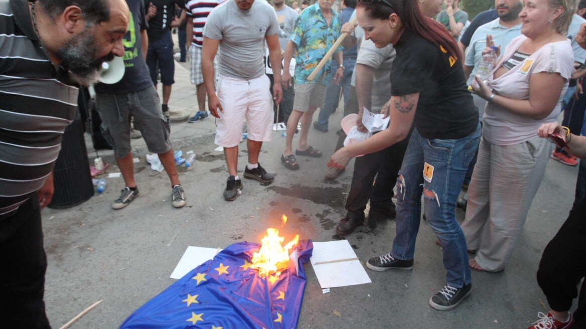 Μικροεπεισόδια μετά την υπερψήφιση του Μνημονίου στην Κύπρο