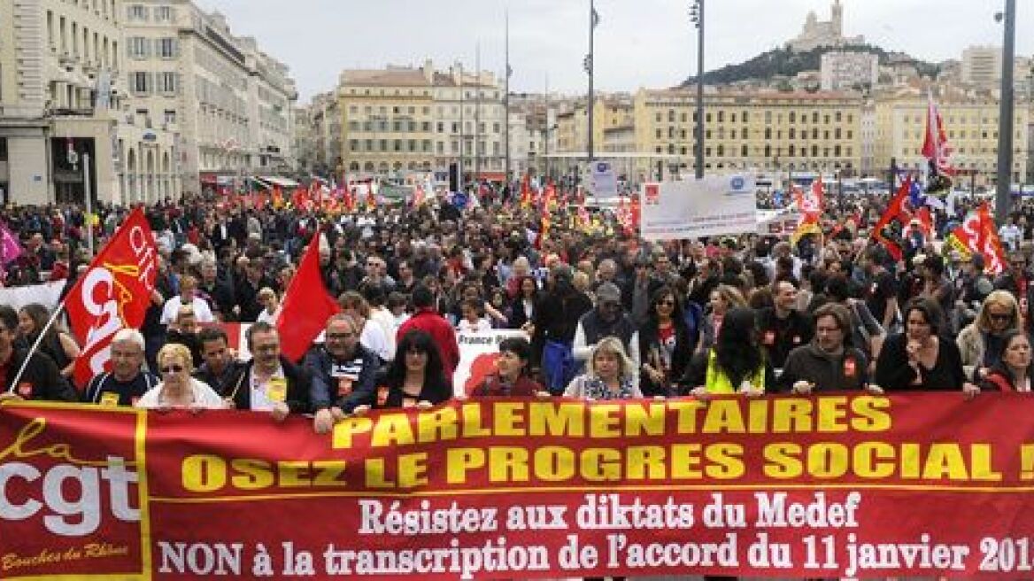 «Αλλαγή τώρα» το αίτημα στη φετινή γαλλική Πρωτομαγιά