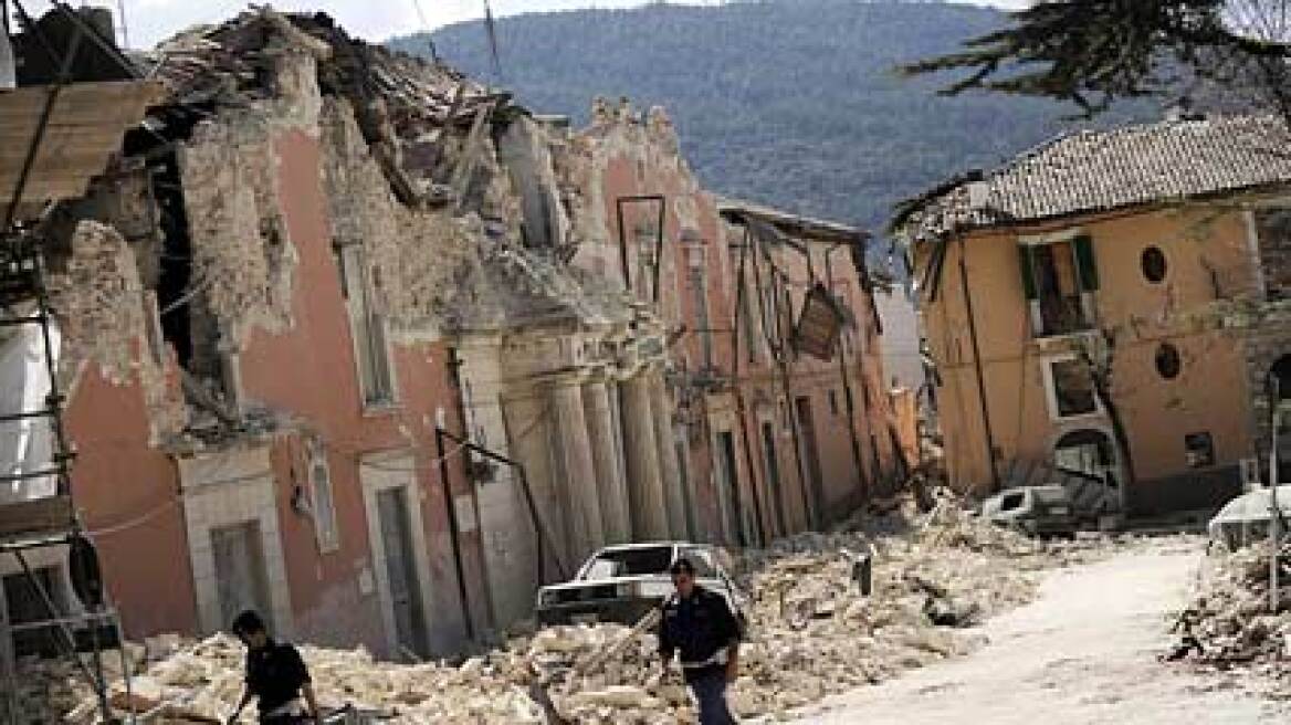 Έντεκα δισ. «για να μην πεθάνει» η Λ' Άκουιλα ζητά ο δήμαρχος της σεισμόπληκτης πόλης