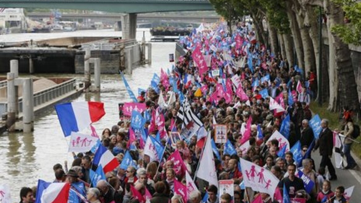 Μαζική διαδήλωση κατά των γκέι γάμων στο Παρίσι