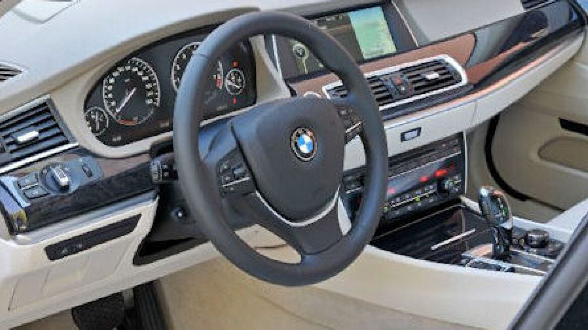 Η BMW προσλαμβάνει ανέργους από την Ισπανία