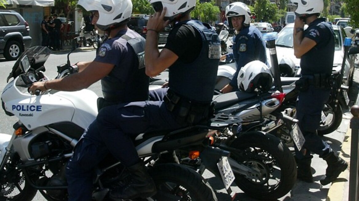 Του άρπαξαν ακόμη και τα… παπούτσια!