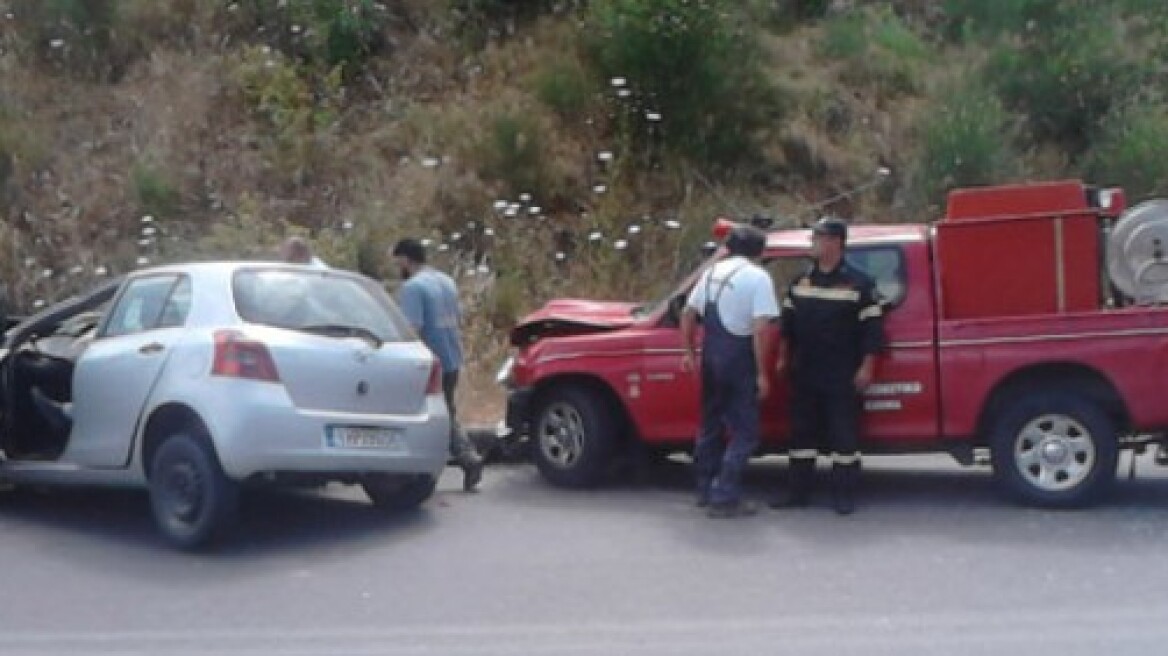 Σφοδρή σύγκρουση πυροσβεστικού με ΙΧ 