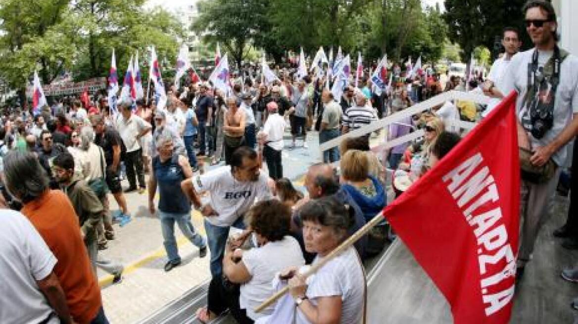 Στους δρόμους στο Αίγιο για την ΕΡΤ