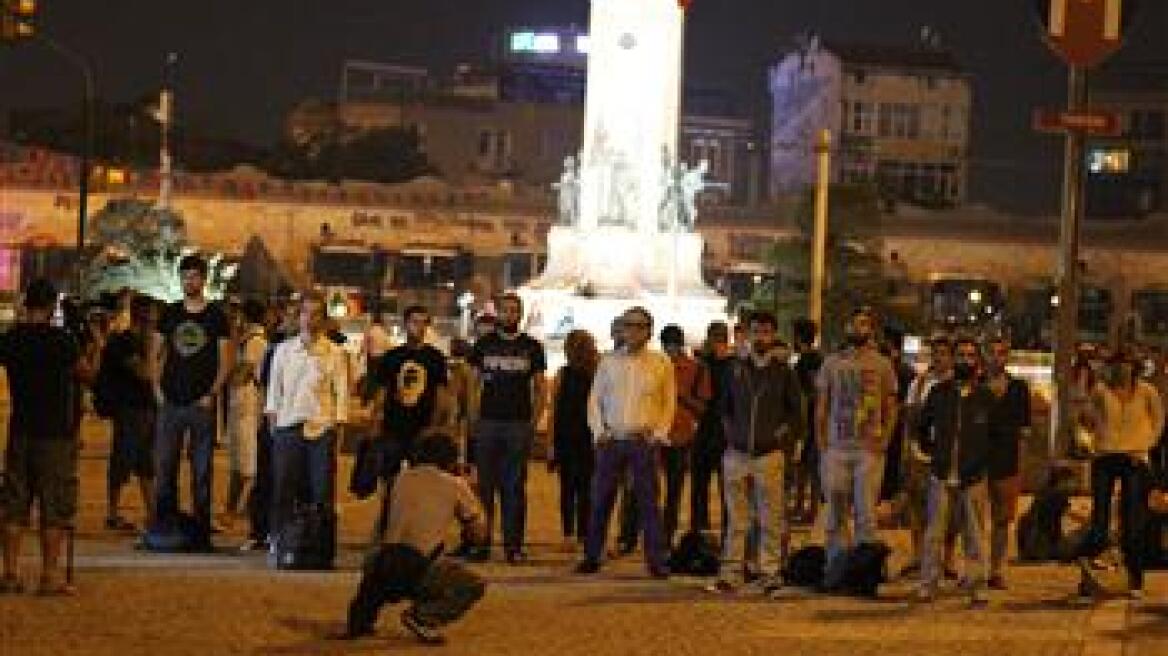 Τουρκία: Σάλος με τη σύλληψη του «standing man»