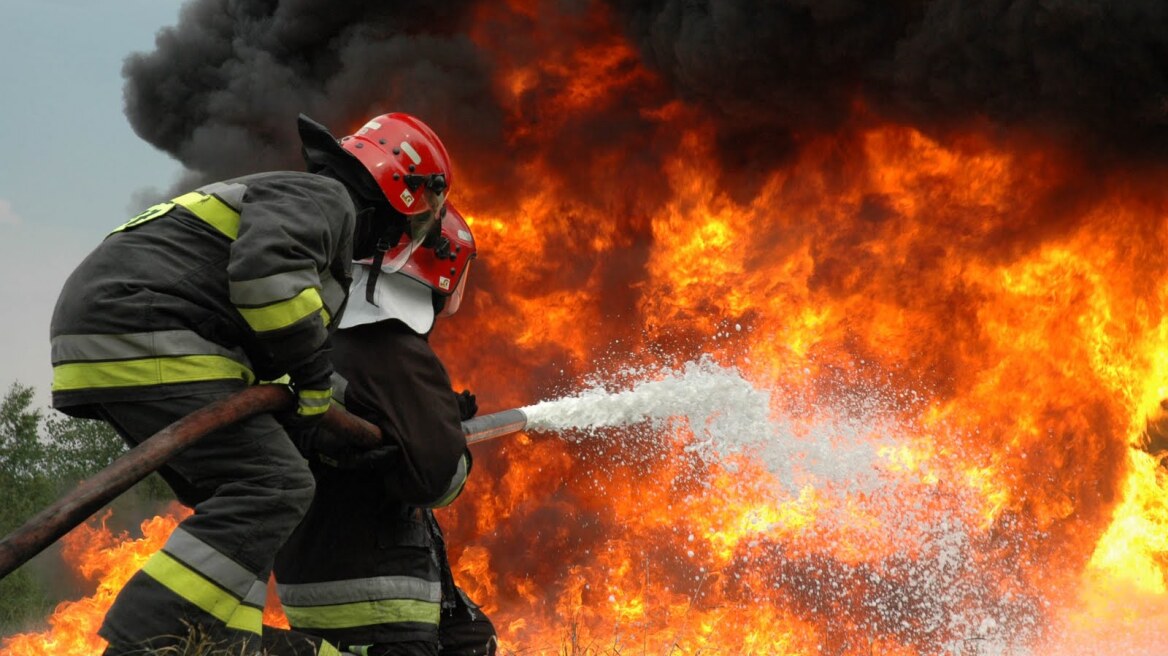 Υπό μερικό έλεγχο η πυρκαγιά στο Κίτσι Κορωπίου - Πυρκαγιά σε εργοστάσιο στον Ασπρόπυργο