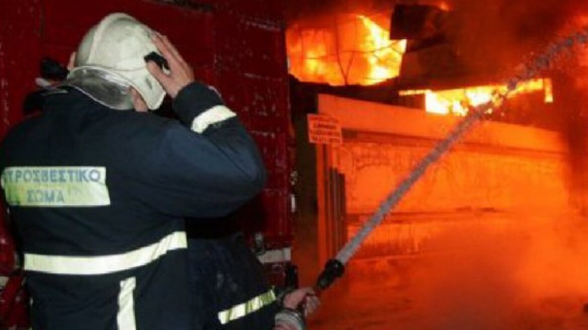 Πυρκαγιά σε εγκαταλελειμμένο σπίτι στα Καμίνια