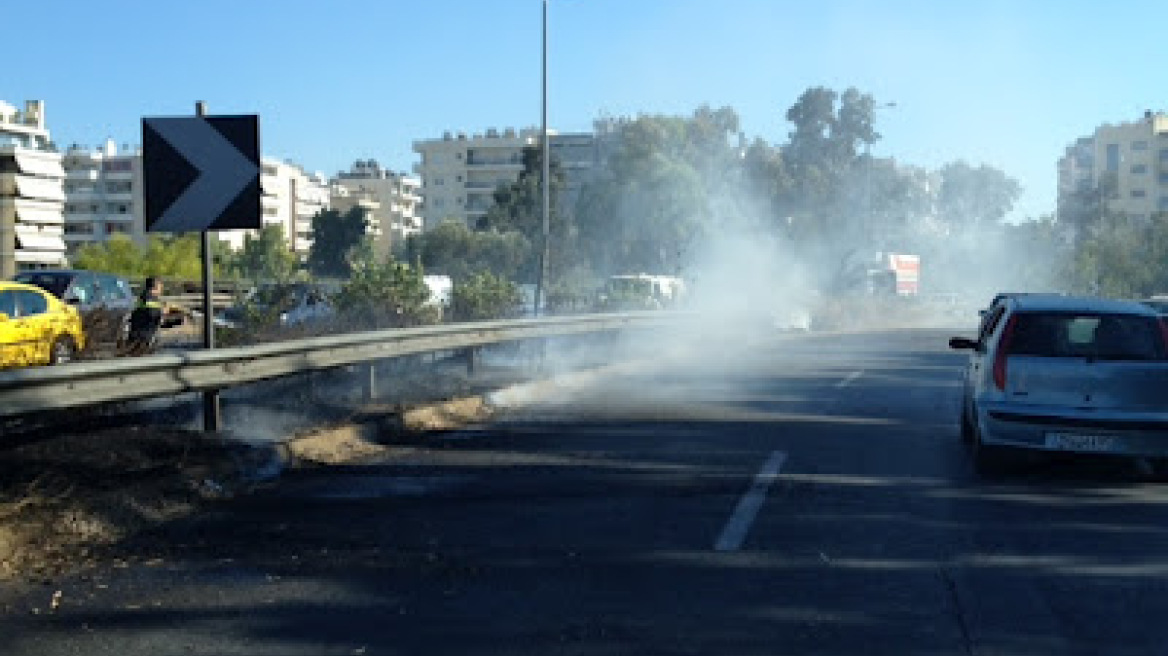 Φωτιά σε νησίδα στην παραλιακή 