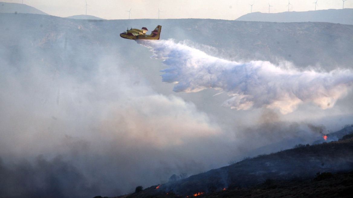 Σε ύφεση τα πύρινα μέτωπα σε Αλεποχώρι και Πάρνηθα 