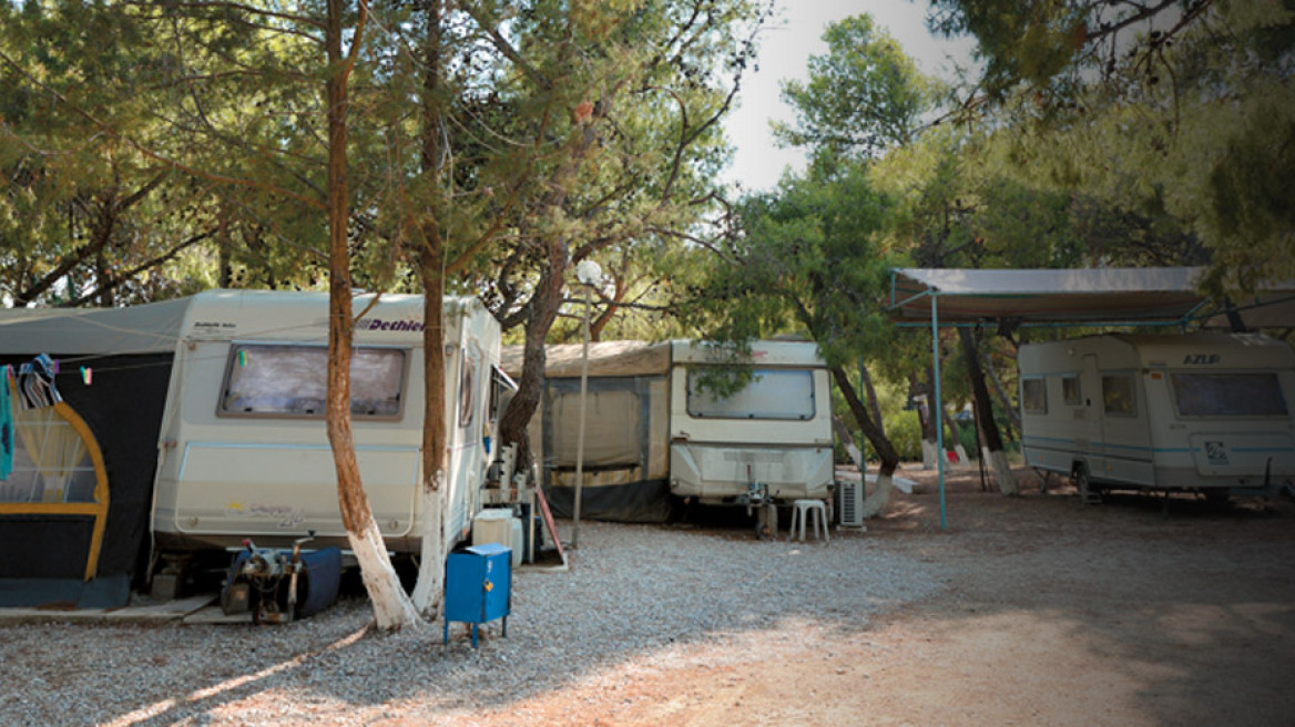 Η κρίση τους έστειλε στα τροχόσπιτα