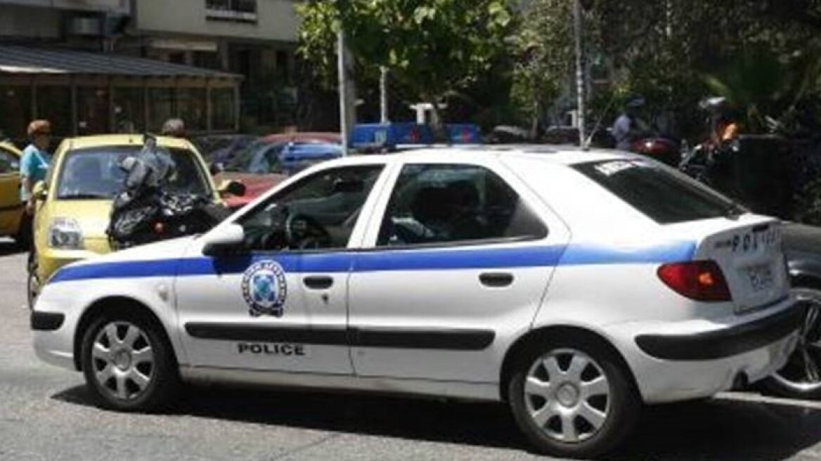 Νεαρές έκλεβαν ρούχα από καταστήματα