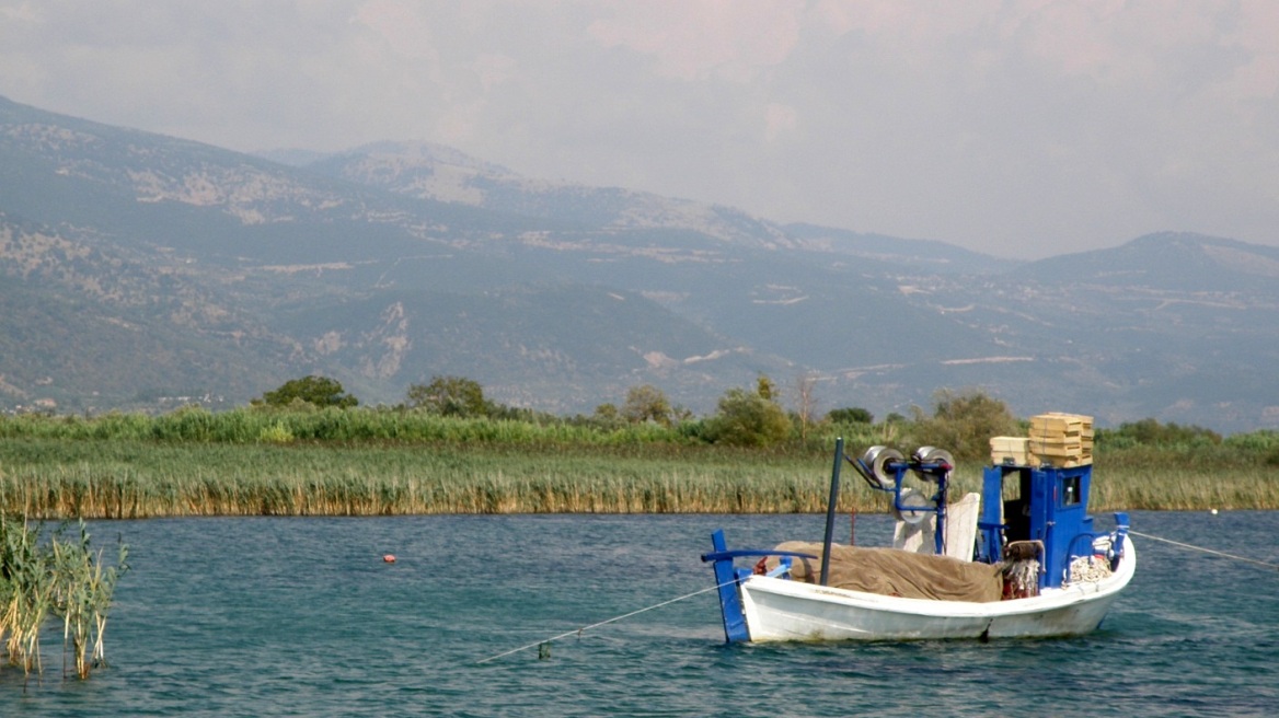 Λίμνη Τριχωνίδα: «Ακμάζει» η παράνομη αλιεία