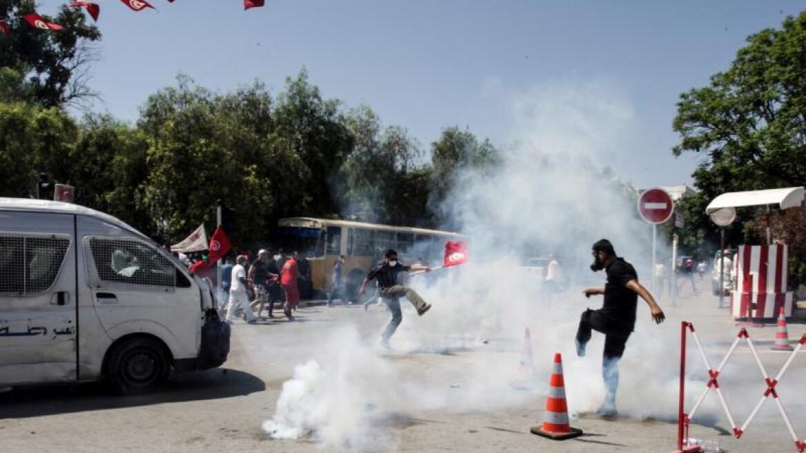 Τυνησία: Πυροβολισμοί και δακρυγόνα κατά διαδηλωτών