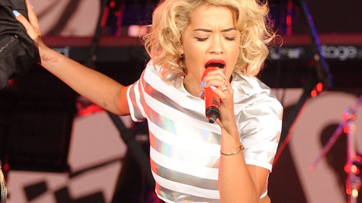 Rita Ora: Σέξι εμφάνιση στο V Festival