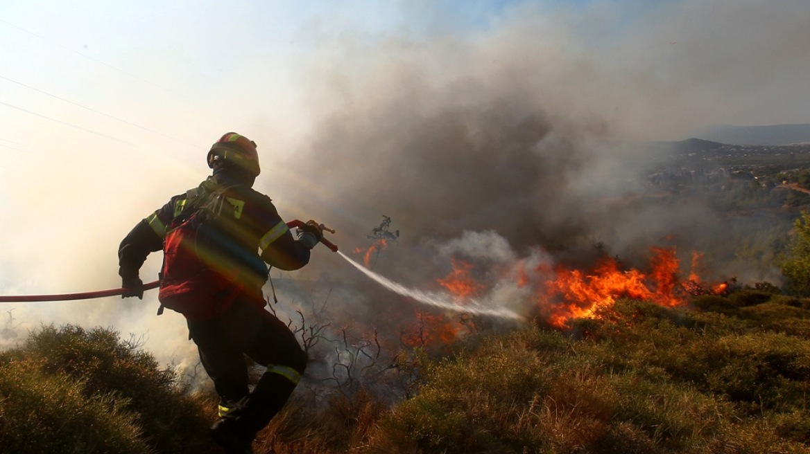 Υπό μερικό έλεγχο οι φωτιές σε Χαλκιδική, Μεσολόγγι και Παξούς  