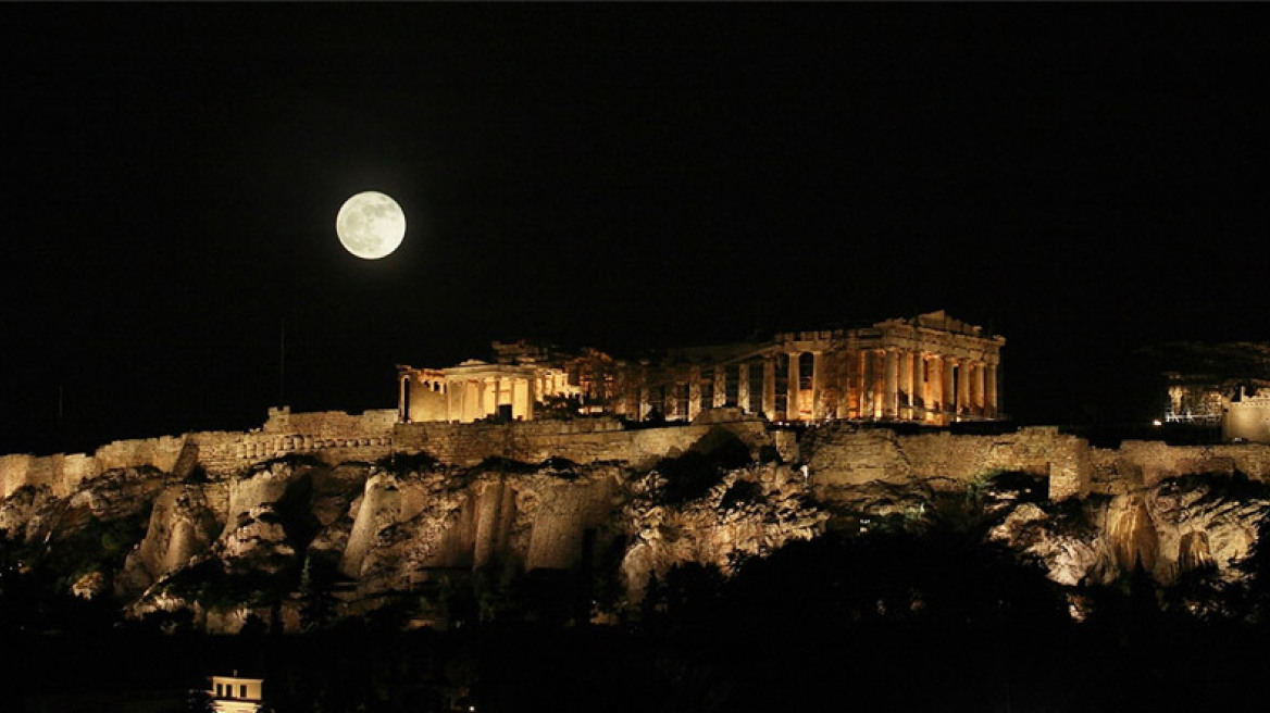 Πού να απολαύσετε την αποψινή πανσέληνο