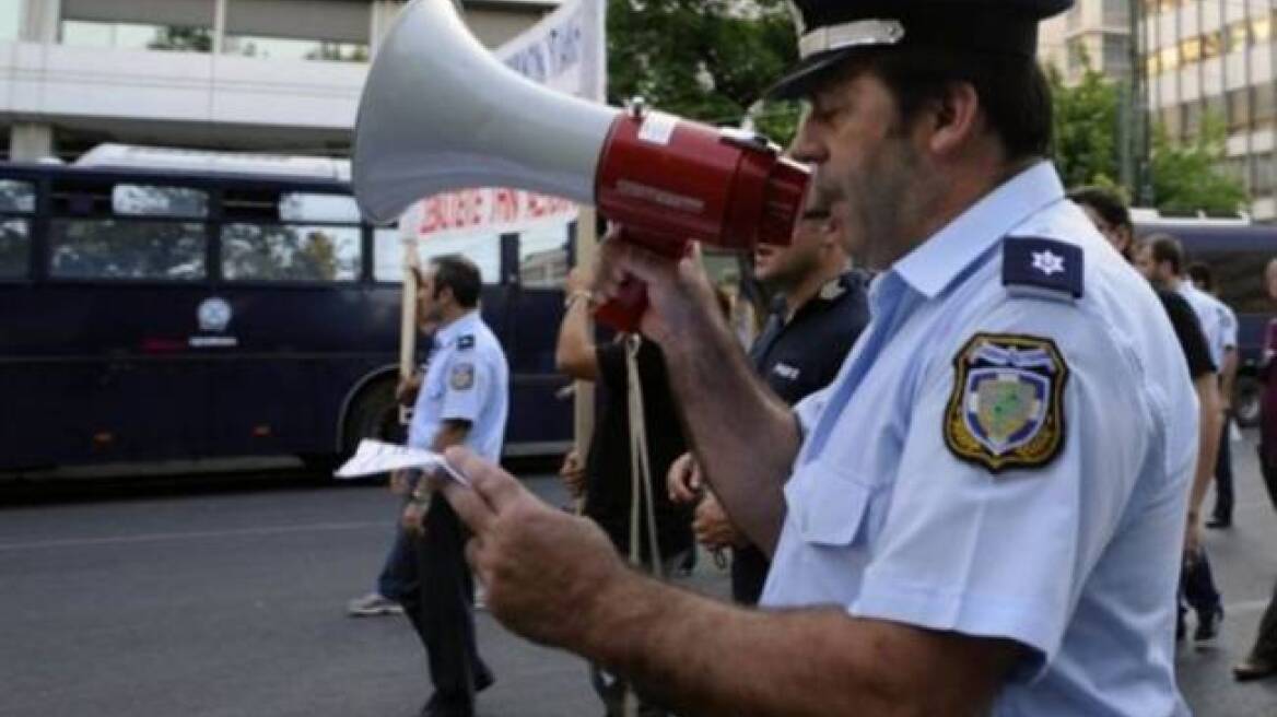 Ένστολη διαμαρτυρία των αστυνομικών στα εγκαίνια της ΔΕΘ