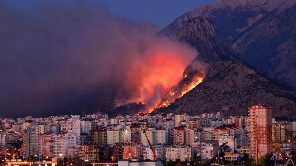 Τουρκία: Εκτός ελέγχου πυρκαγιά που έχει κάνει στάχτη 17.0000 στρέματα δάσους 