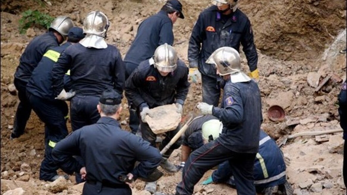 Νεκρός ανασύρθηκε ο εργάτης που καταπλακώθηκε στη Λεωφόρο Μαραθώνος