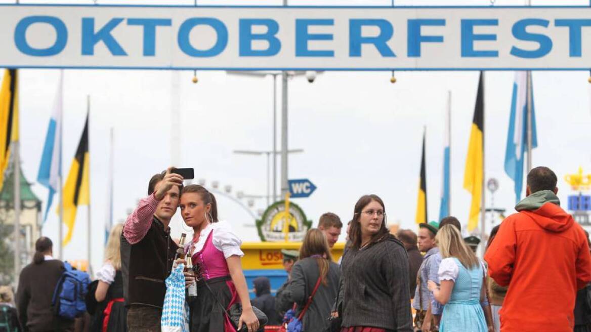 Γερμανία: Άρχισε το Oktoberfest μία ημέρα πριν τις εκλογές