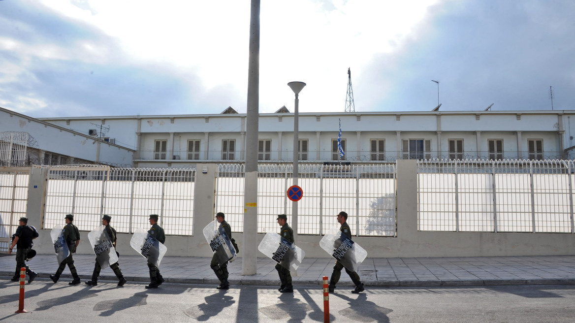 Πώς «κυλούν» οι ώρες στη φυλακή για τους βουλευτές της Χ.Α. 