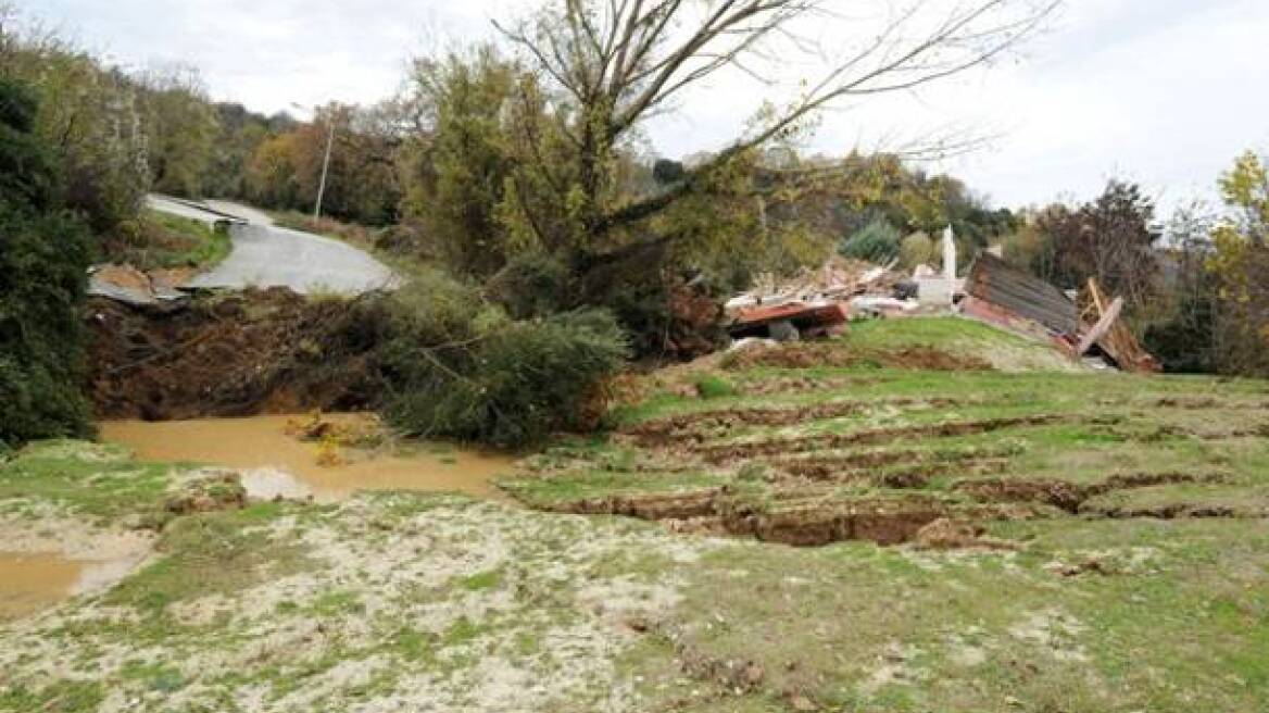 Κατολισθήσεις σε δρόμους των Ιωαννίνων από τη σφοδρή βροχόπτωση