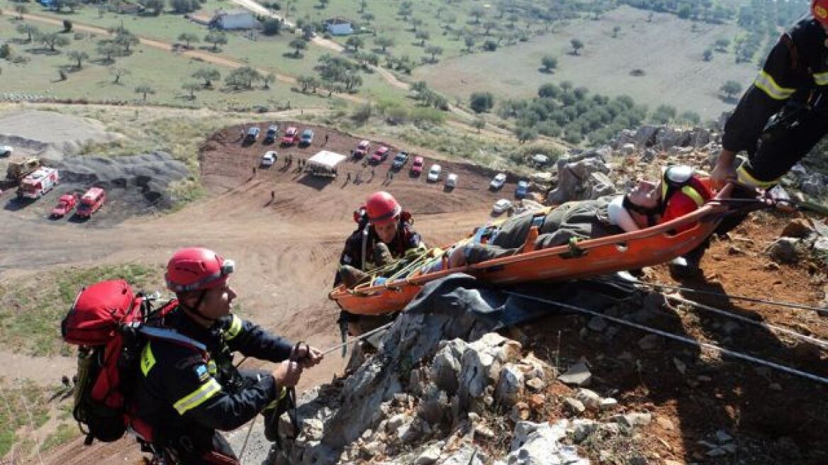 Επιχείρηση διάσωσης της ΕΜΑΚ σε χαράδρα