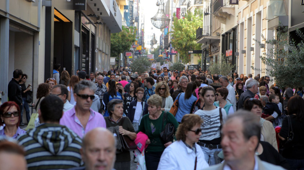 Άνοιξαν και δούλεψαν με εκπτώσεις 50% τα μαγαζιά