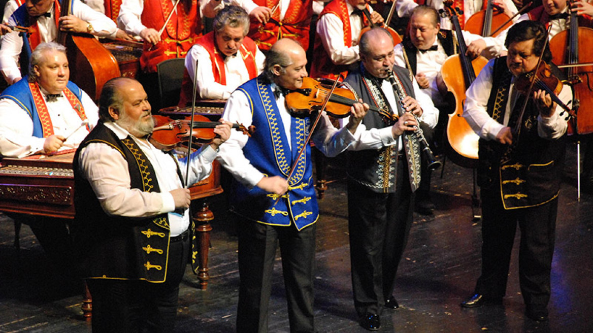 The Budapest Gyρsy Symphony Οrchestra «Εκατό τσιγγάνικα βιολιά» στο Badminton 