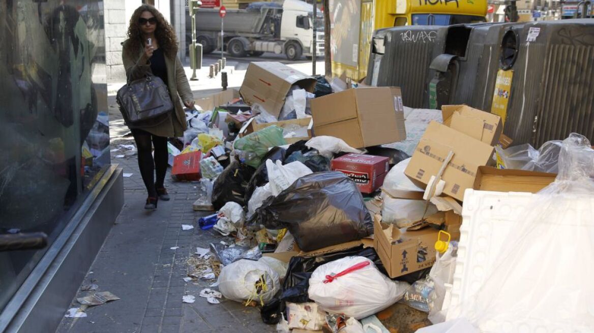 Μαδρίτη: Ξεκινά ο καθαρισμός των σκουπιδιών από έκτακτο προσωπικό