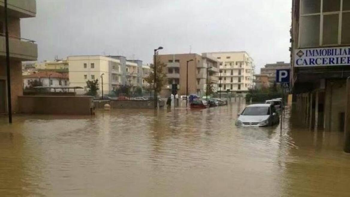 Σφοδρή κακοκαιρία πλήττει την κεντρική και νότια Ιταλία 