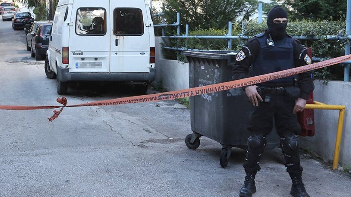 Counterterrorism police raiding the homes of Boukouras, Iliopoulos and Germenis